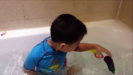 Bath Tub Swimming Playtime Kinder Surprise Eggs