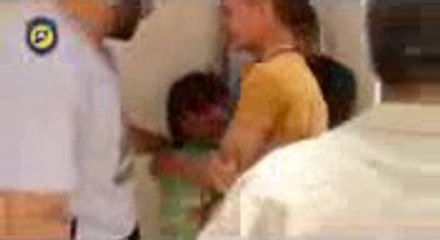 مشهد مؤثر طفل يبكي أمام جثمان والده بابا لا تتركني.. يا الله صبرني