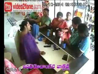 Must see  Shoplifting in India on another level|Youngster's Choice.