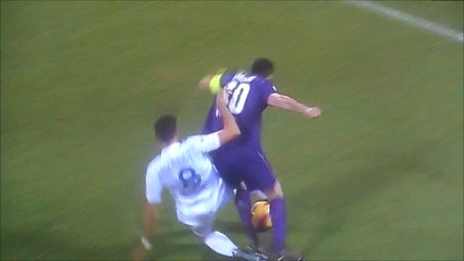 Ivan Radovanovic Gets Second Yellow Card For A Clumsy Tackle vs Fiorentina!