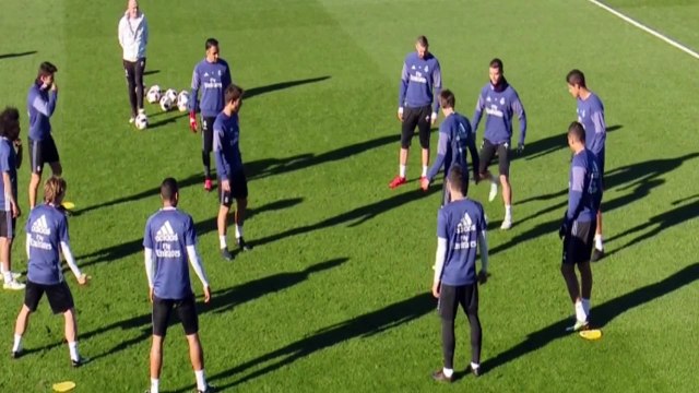 Quand CR7 prend un petit pont à l'entraînement...
