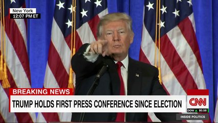 Trump'tan CNN muhabirine: Kuruluşunuz berbat, sahte haber sizsiniz