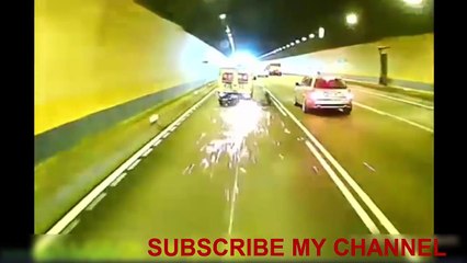 Accident de voiture mortel en direct - Caméra de surveillance [Sécurité] partie 9