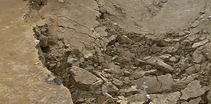 Las lluvias habrían provocado hundimientos de tierra