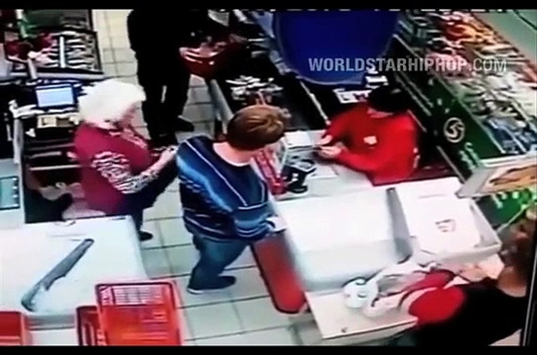 un jeune frappe sa grand-mère