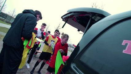 freekickerz vs Bayern Munich Pro's - Football Challenge-eIa7Jsb3kP4