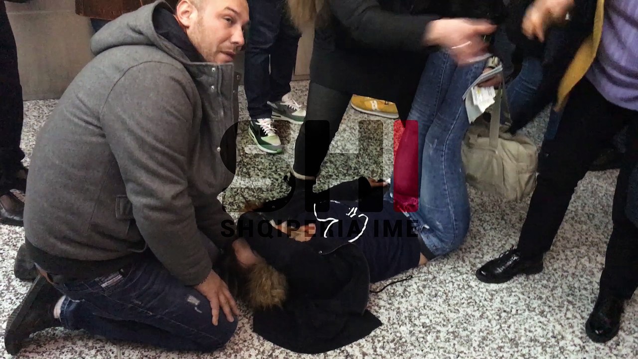 Situatë kaotike në Rinas, vazjës i bie të fikët ,pasagjeret të revoltuar: “TURP!!! Për 2 cm borë bllokohet cdo gjë” (Fot