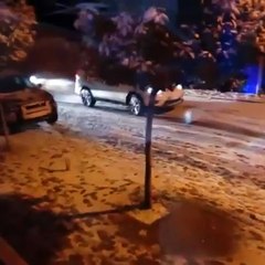 Dëbora/ Bëni kujdes! Makinat "ngecin" nëpër rrugët e Tiranës