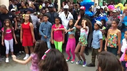 Iglesias muestra su filmación con niños en la Habana