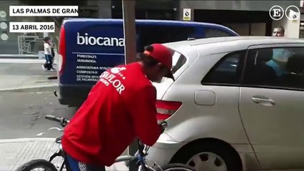 Así impiden unos ciudadanos robar una bicicleta en plena calle