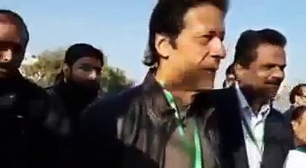 Imran Khan Arrives at Supreme Court for Panama Hearing 11.01.2017