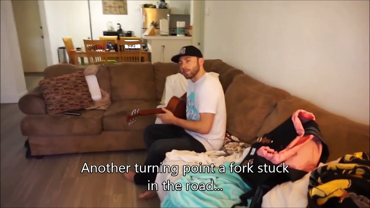 Quand tu pourris la vie de ton coloc guitariste... Running gag énorme