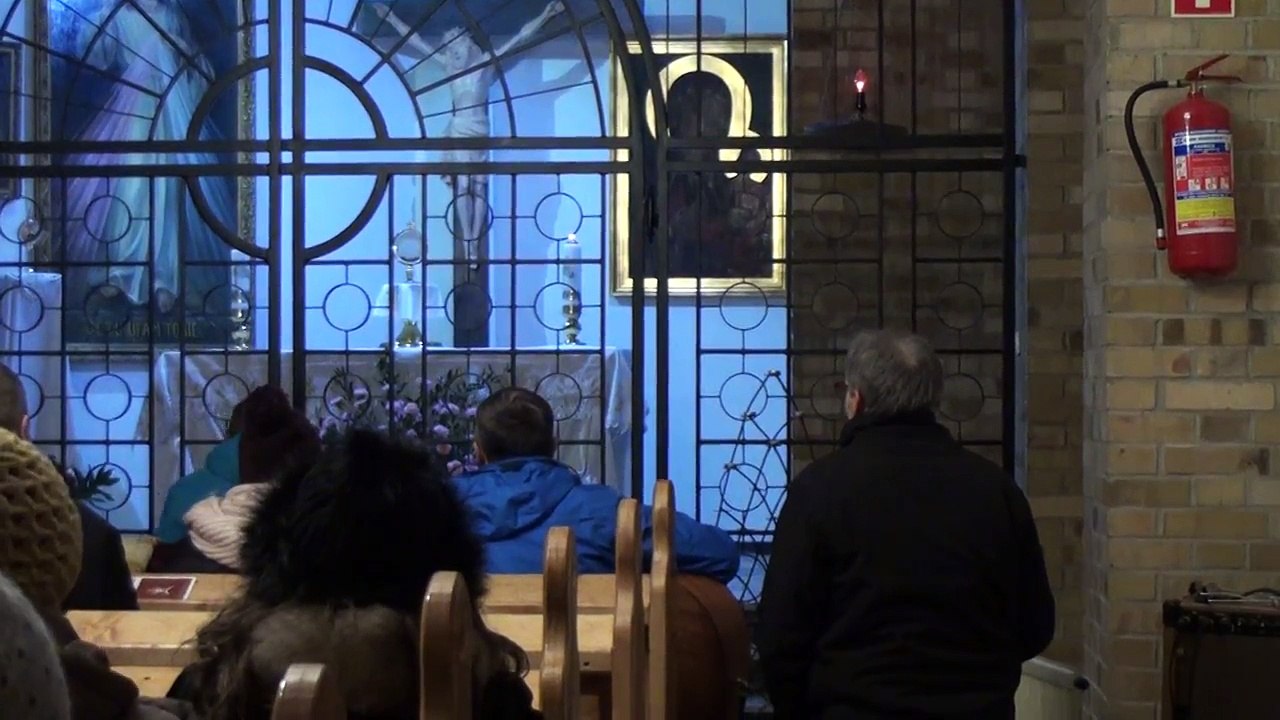 Adoracja Najświętszego Sakramentu w kościele św. Maksymiliana w Lubinie 11.01.2017. Adorację prowadził zespół muzyczny "Nazaret" z Lubina.