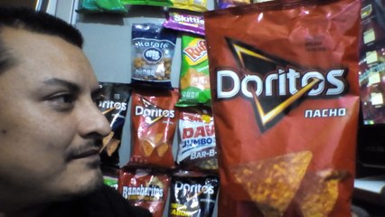 Download Video: DORITOS NACHO PREPARADOS CON VARIAS SALSAS DE MEXICO UN CHILE HABANERO Y UNA GASEOSA DR PEPPER