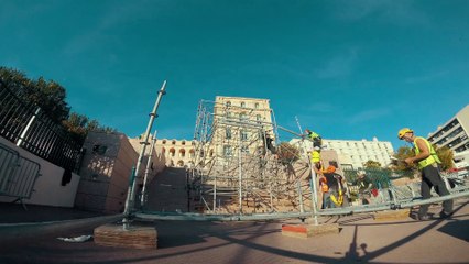 Red Bull Crashed Ice : l'impressionnant montage d'une piste de glace sur le Vieux-Port de Marseille