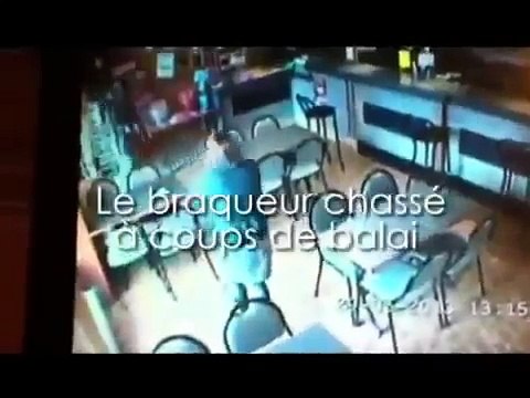 На бандита со шваброй!