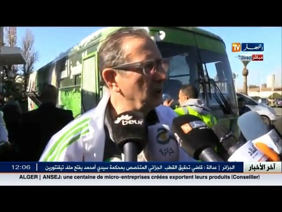 لحظة وصول المنتخب الوطني الى مطار هواري بومدين