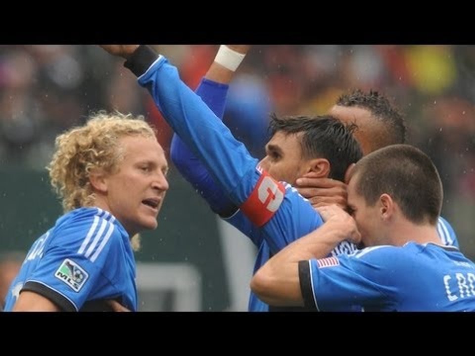 Chris Wondolowski ties the MLS record for goals in a season