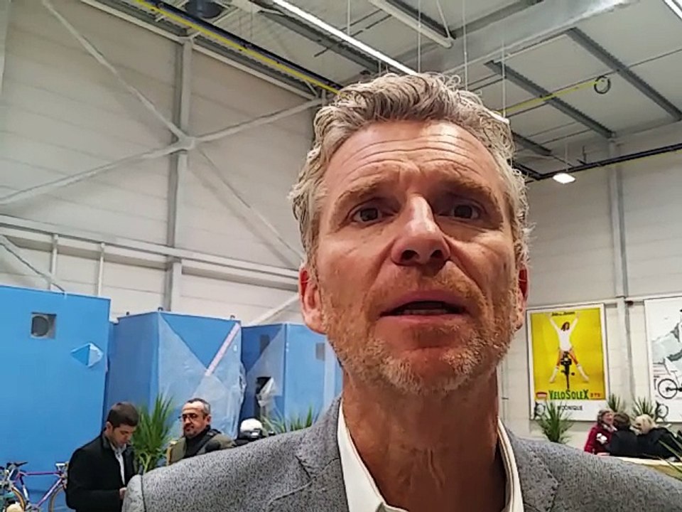 Denis Brogniart à l'usine Solex de Saint-Lô
