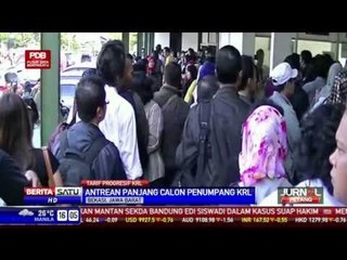 Calon Penumpang KRL Membludak di Stasiun