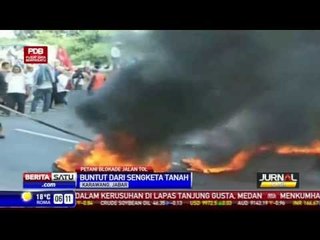 Petani Blokade Jalan Tol Jakarta - Cikampek