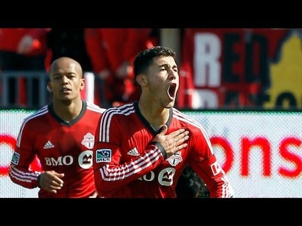 GOAL: Osorio's header gives 10 man Toronto the lead | Toronto FC vs. Philadelphia Union