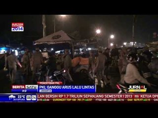 Satpol PP "Sapu" PKL Pasar Minggu