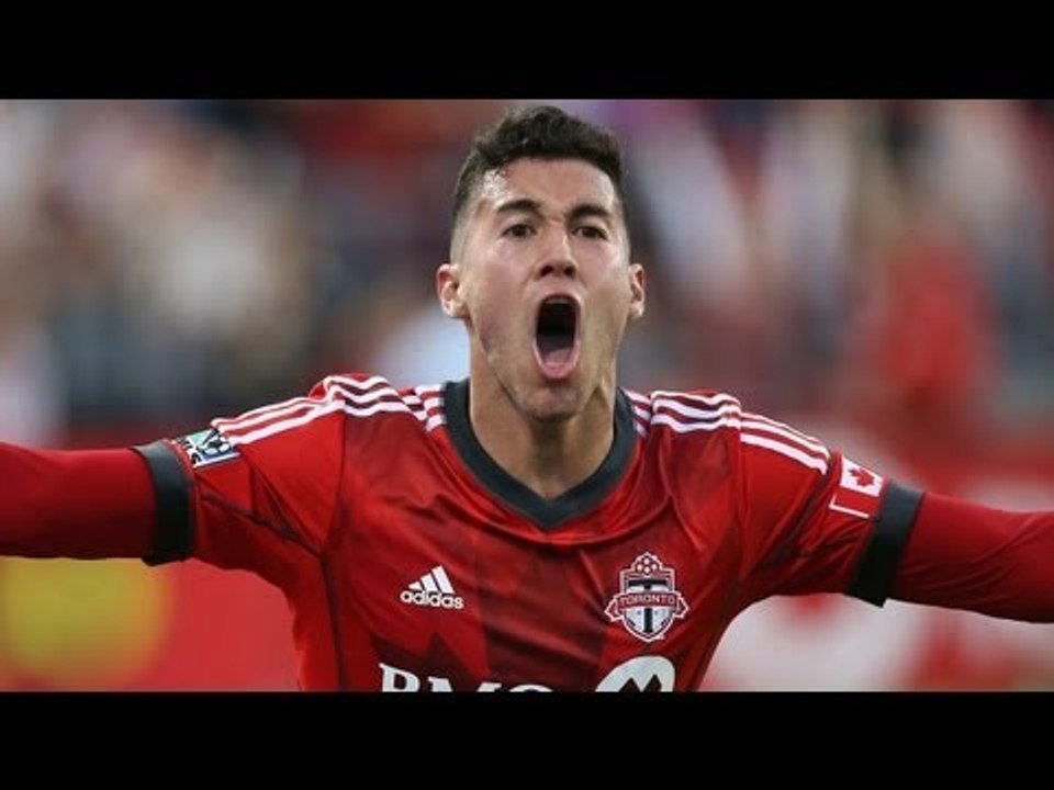 GOAL: Osorio beats sliding challenge by Hahnemann to score for Toronto