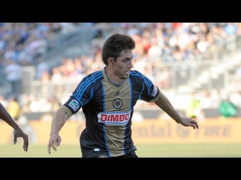 GOAL: Farfan gives Philly the lead on an indirect kick