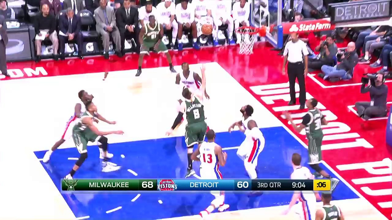 Giannis Covers Ground on Slam _ 12.28.16-OdX2ki7vobU