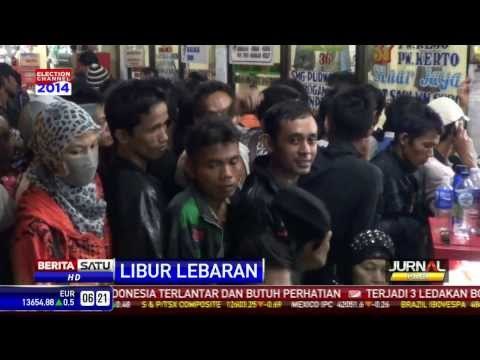 Penumpukan Penumpang di Terminal Kalideres
