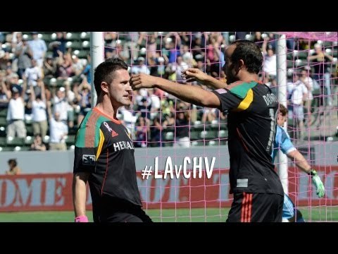 GOAL: Keane finishes from in the box for 2nd goal of the night | LA Galaxy vs. Chivas USA