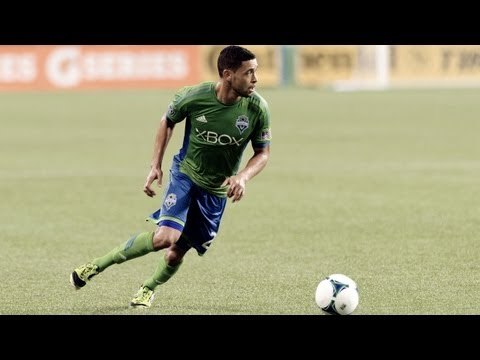 GOAL: Lamar Neagle first time finish ties the game | Seattle Sounders vs Chicago Fire