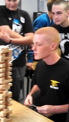 Défi au Jenga : cet homme tente un geste extraordinaire que vous devriez copier