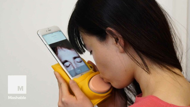 This app lets you send real kisses to your long-distance lover