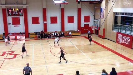 Cette basketteuse de 15 ans met un dunk incroyable en plein match