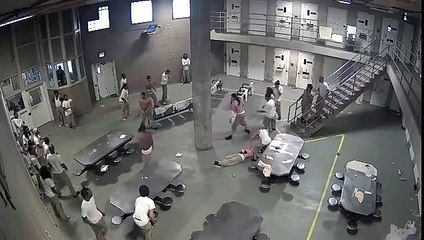 Une bagarre éclate entre deux gangs dans une prison !