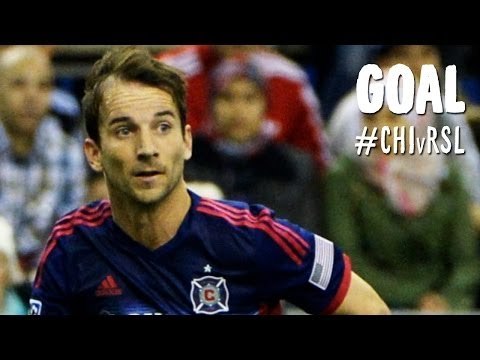 GOAL: After a Nick Rimando rebound, Mike Magee rushes the net | Chicago Fire vs. Real Salt Lake