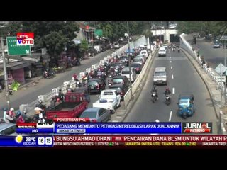 Descargar video: Puluhan Lapak Pasar Gembrong Dibongkar