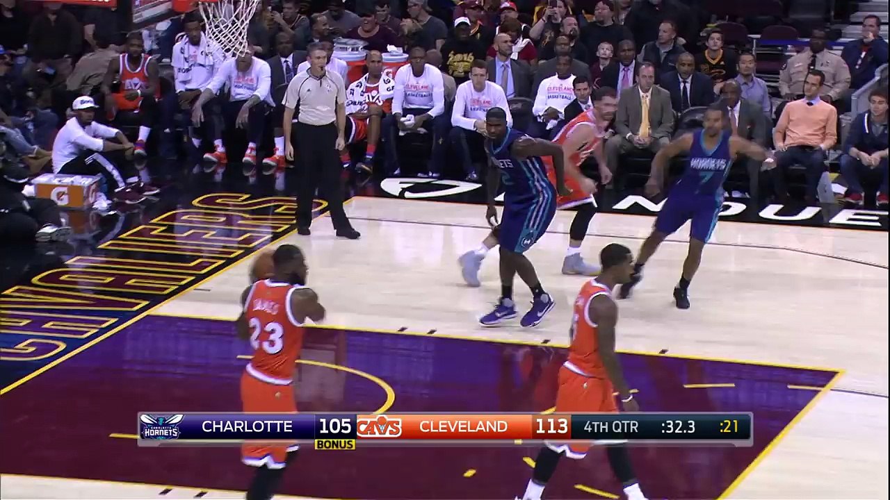 LeBron James Powers In The And One Layup!  _   12.10.16-ayo-Ntj8Aec