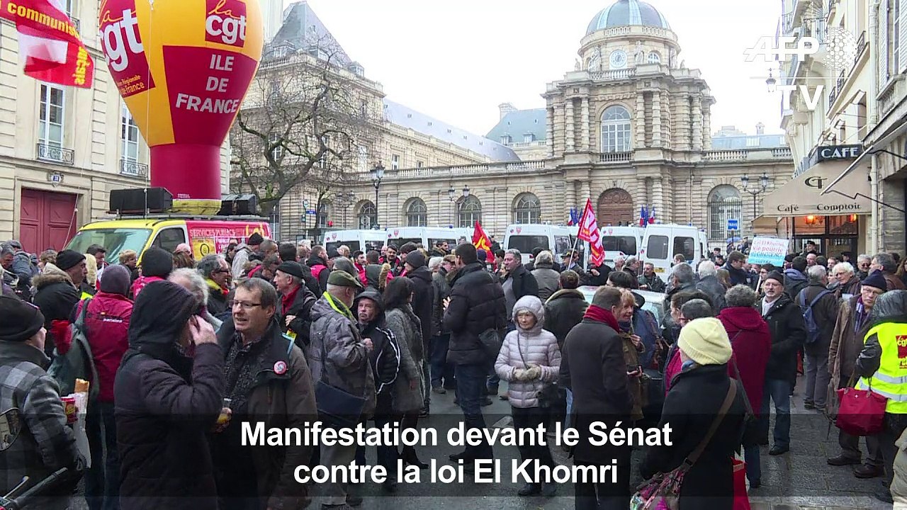 Manifestation devant le Sénat contre la loi El Khomri