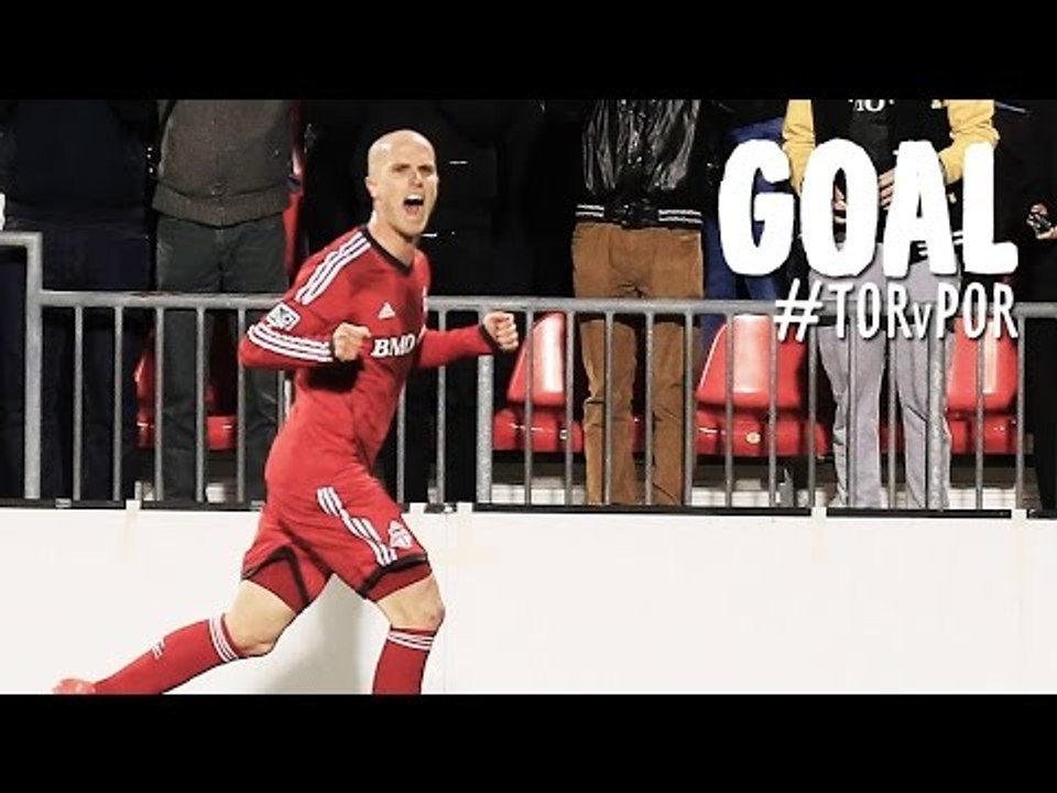 GOAL: Michael Bradley’s FK bypasses the fray and bounces in | Toronto FC vs. Portland Timbers