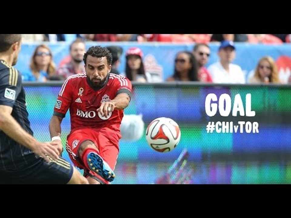 GOAL: Dwayne De Rosario pounces on a loose ball to score career goal #104