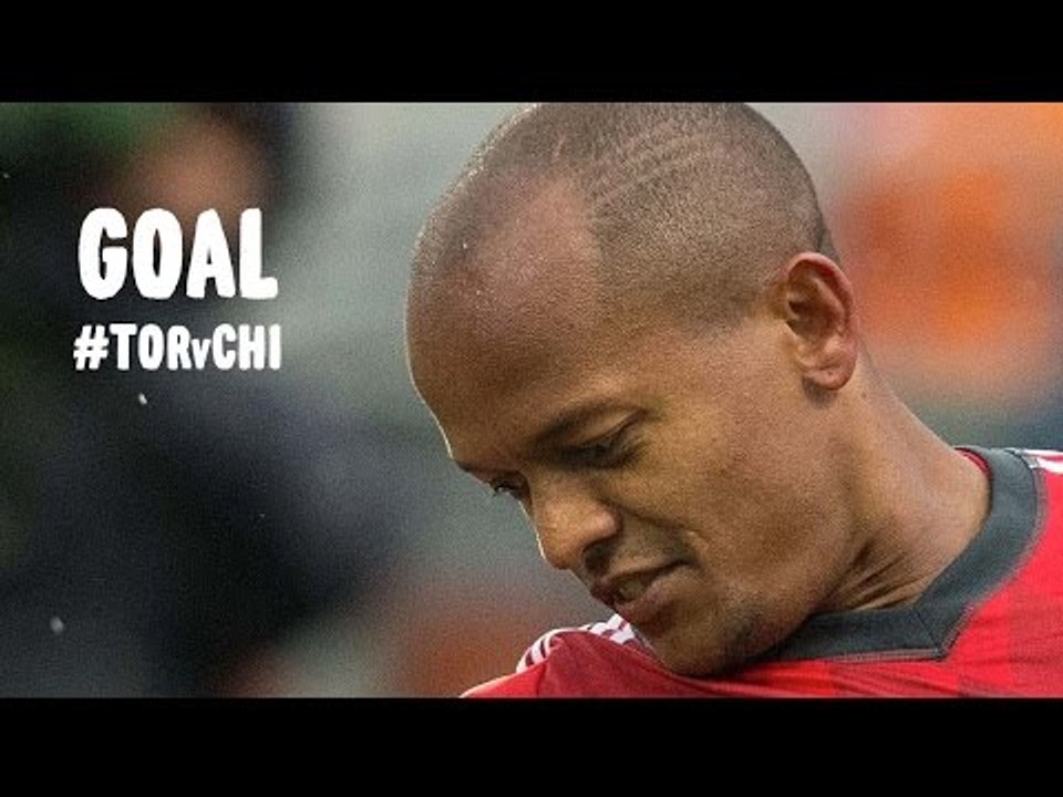 GOAL: Robert Earnshaw scores in his 1st game back in MLS against his old team