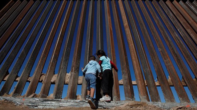 Президент Мексики відмовився платити за будівництво стіни на кордоні зі США