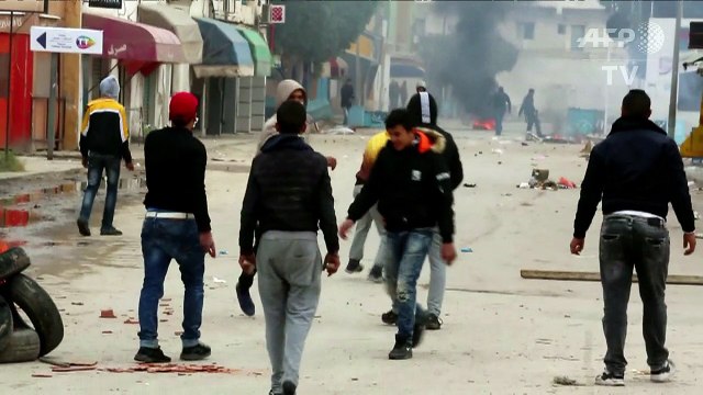 مواجهات بين الأمن ومحتجين في مدينة تونسية حدودية مع ليبيا