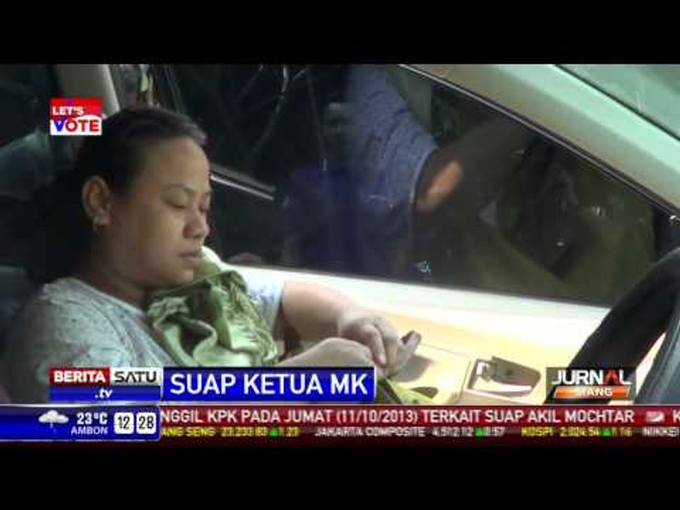 Jelang Diperiksa KPK, Rumah Ratu Atut Dikunjungi Keluarga