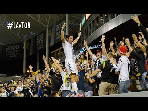 GOAL: Alan Gordon finishes off Toronto with a patented last-minute goal