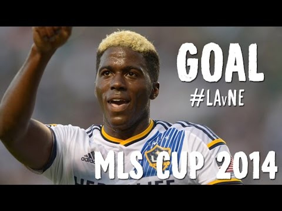 GOAL: Gyasi Zardes holds his own and buries it from close range | MLS CUP 2014