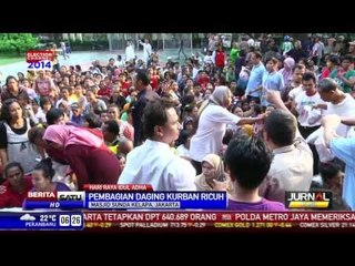 Pembagian Daging Kurban di Masjid Sunda Kelapa Ricuh